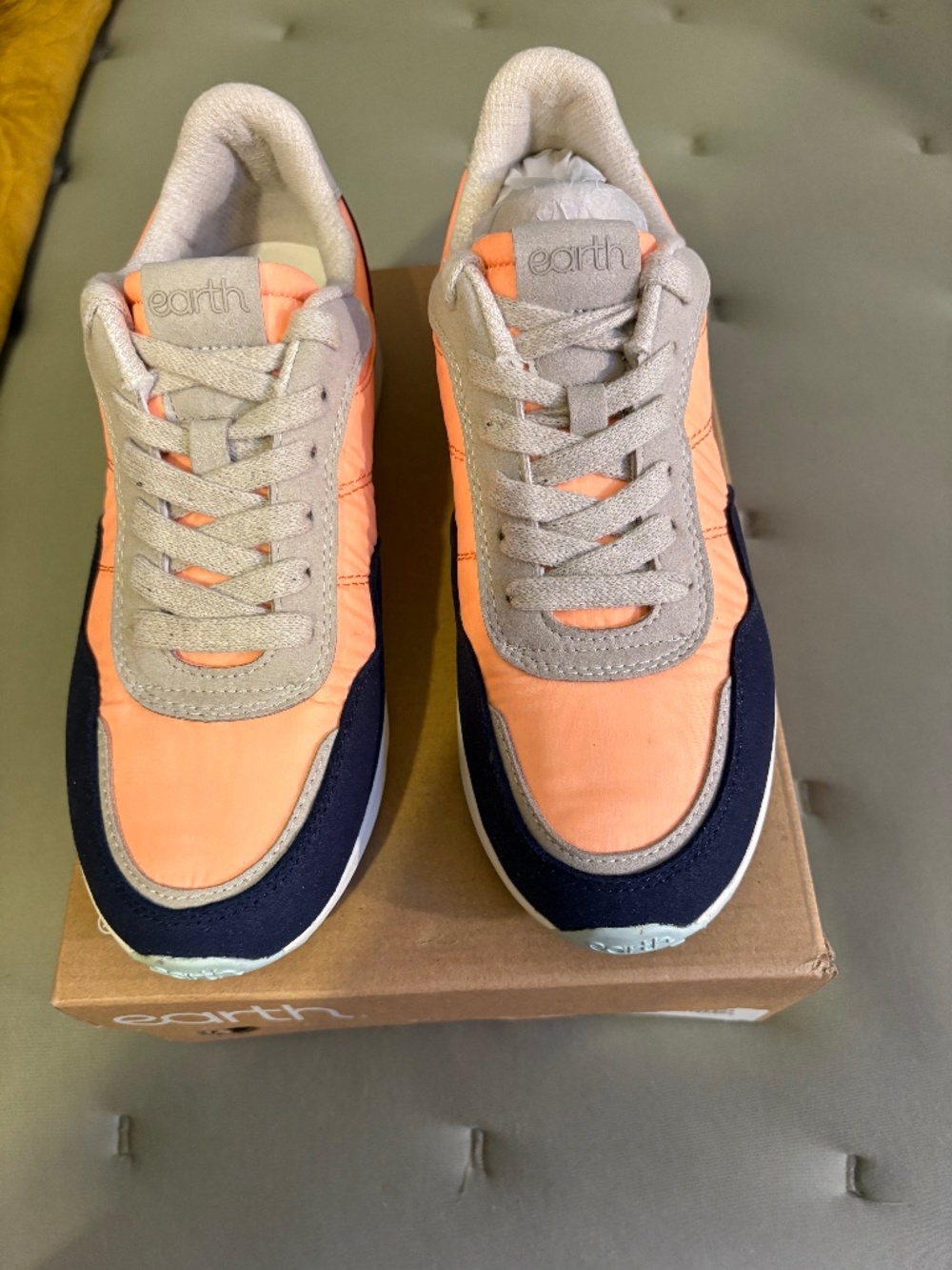 EARTH Sneakers